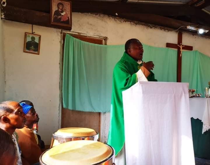 Tournée pastorale de monseigneur Alexandre dans le doyenné de l’ogooué lolo