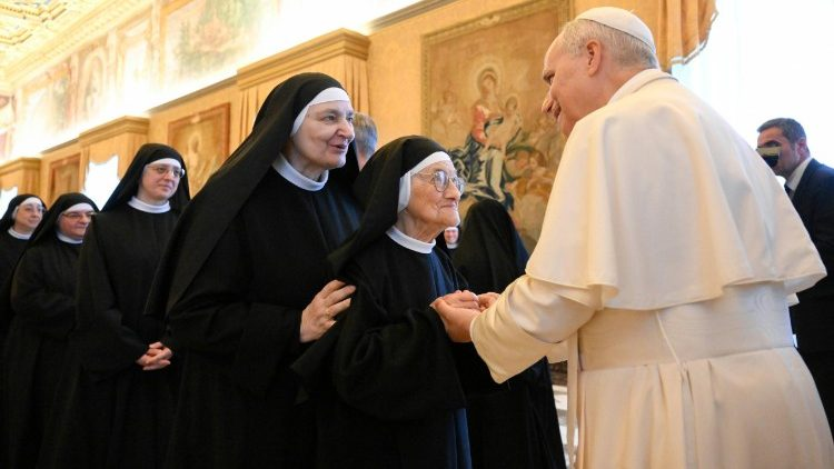 Le Pape Léon XIV rappelle la vocation contemplative aux moniales augustiniennes.