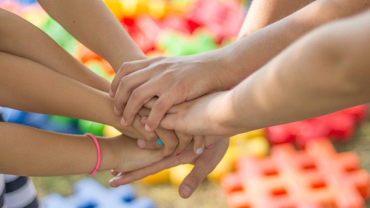 Proclamer la fraternité dans un monde où la paix est devenue une utopie dépassée