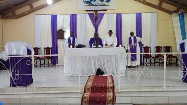 Visite de l&rsquo;évêque d&rsquo;Oyem à la paroisse les Saints Martyrs de l&rsquo;Ouganda de Bitam