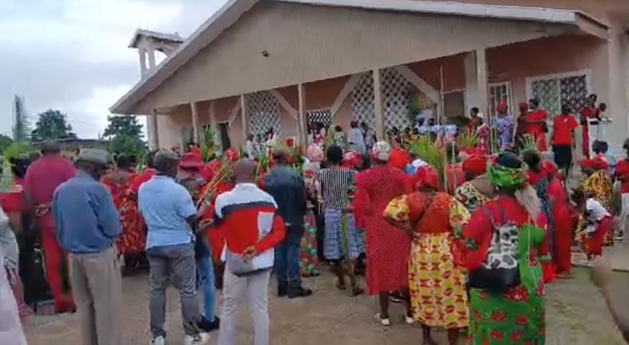 Bénédiction des rameaux et procession dans les rues du doyenné Saint-François Xavier