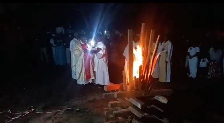 Vigile pascale à la paroisse Saint Dominique de Moanda