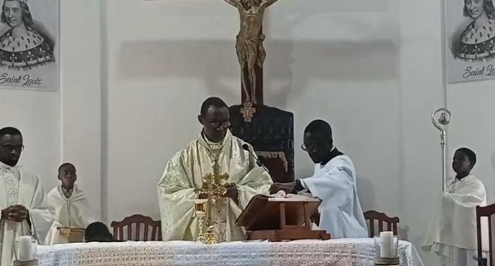 Célébration du dimanche de Pâques à la cathédrale Saint-Louis