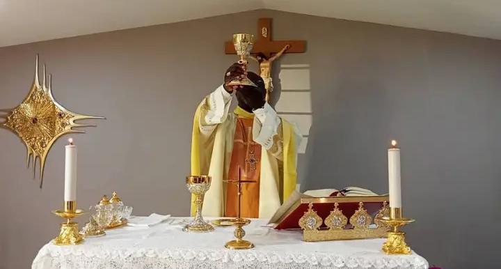 Célébration de la divine miséricorde à la chapelle de l&rsquo;évêché de Franceville