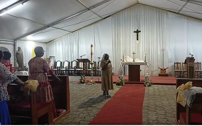 Assemblée de prière du renouveau charismatique de la cathédrale Notre-Dame De l&rsquo;Assomption