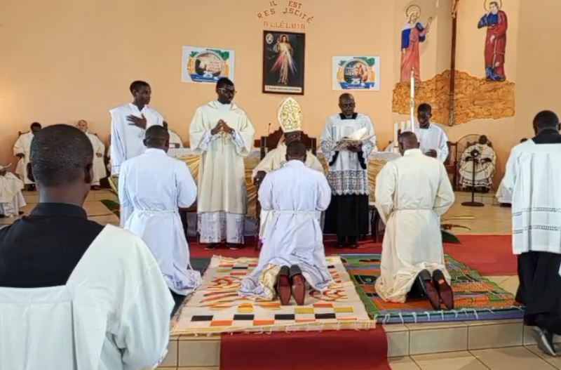 Diocèse de Mouila: messe de 25 ans d&rsquo;épiscopat de Mgr Mathieu Madega Lebouakehan