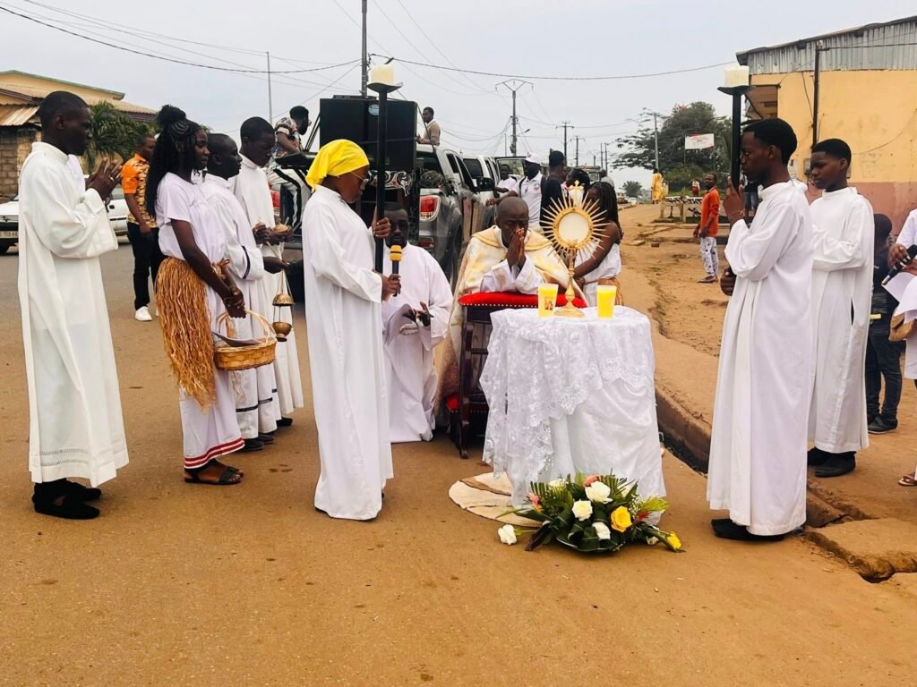 Retour en image de la célébration de la Fête-Dieu à la paroisse Sainte Denise de Mindoube