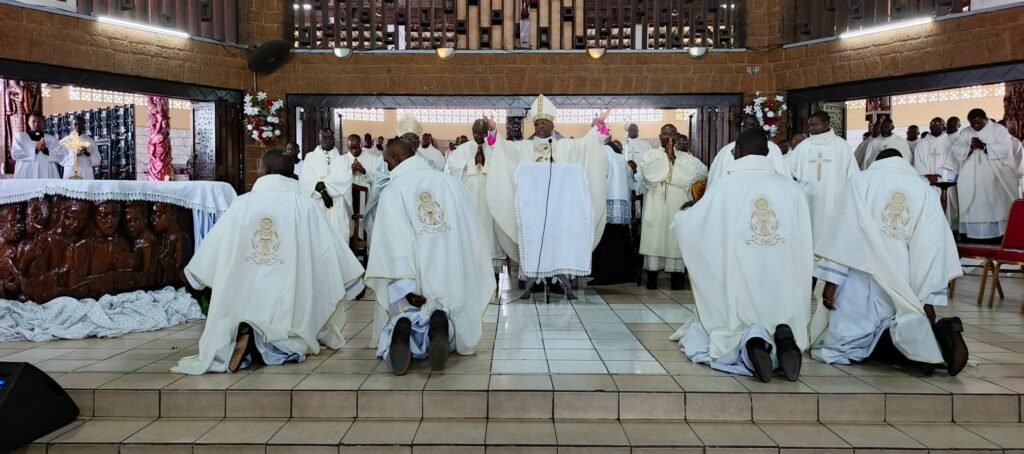 4 nouveaux prêtres ordonnés par Mgr Jean Patrick Iba-Ba, métropolitain de Libreville