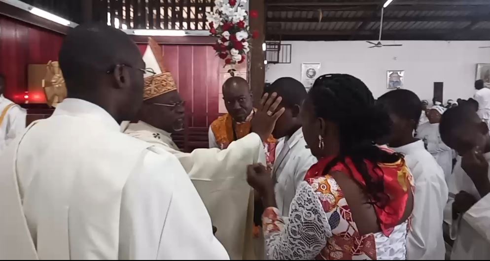 Solennité du Saint-Sacrement et administration du sacrement de la confirmation à la paroisse Saint-Michel