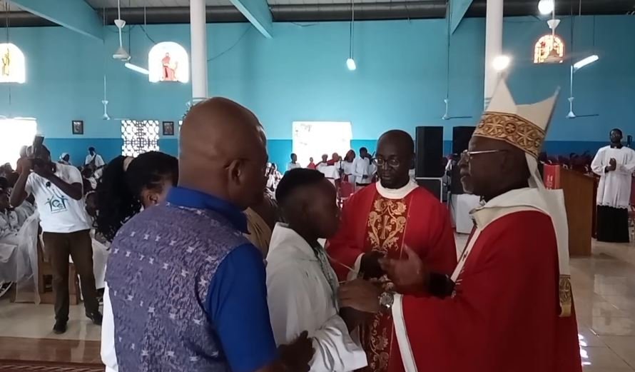 Visites pastorales/de monseigneur Jean Patrick à la paroisse Marie-Auxiliatrice de Mikolongo