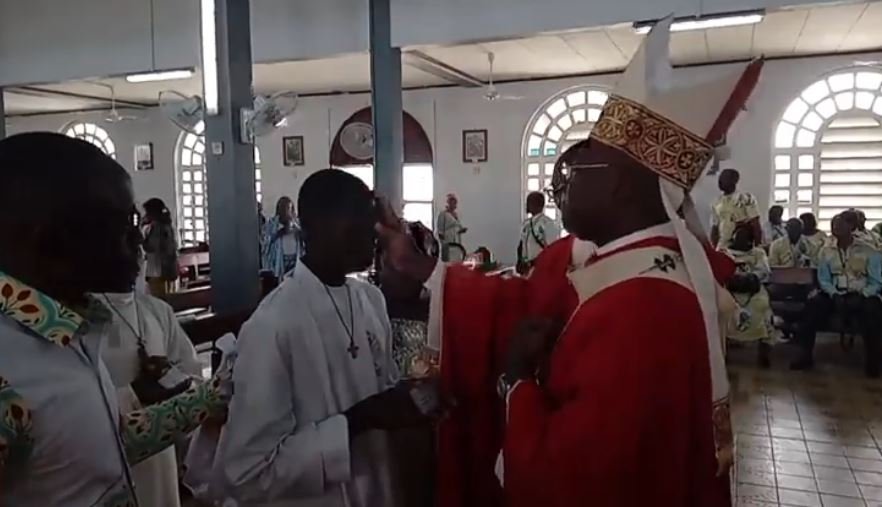 Poursuite des visites pastorales/de monseigneur Jean Patrick dans son archidiocèse.