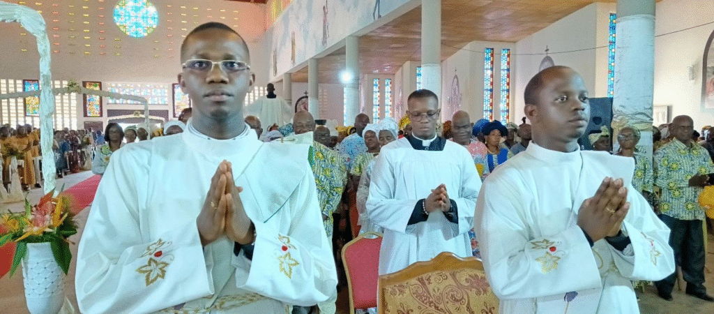 Diocèse d&rsquo;Oyem /Oyem : deux nouveaux prêtres au service de l&rsquo;église