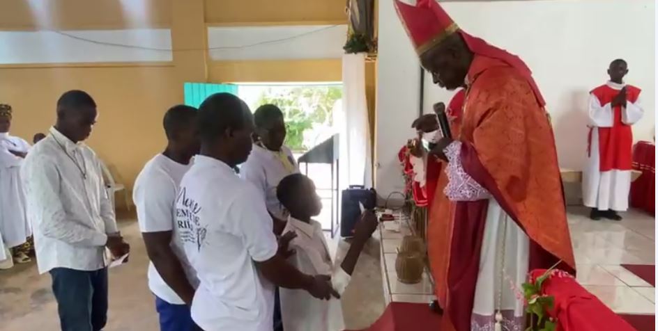 Diocèse de Mouila/Célébration de la solennité de la Sainte Trinité et clôture du festival marial à la paroisse Sainte Odile