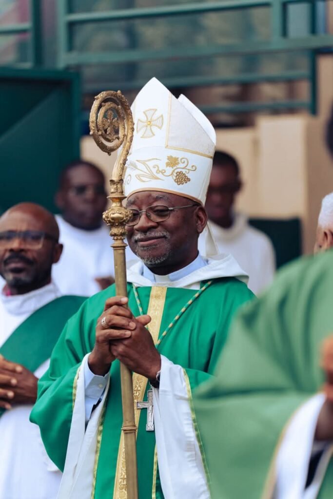 Joyeux anniversaire d&rsquo;ordination presbytérale, Monseigneur Jean-Patrick IBA-BA !