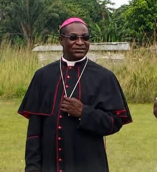 Joyeux anniversaire d&rsquo;ordination sacerdotale à Mgr Ephrem NDJONI!