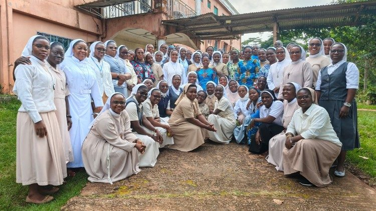 Des religieuses formées à un usage responsable du numérique au Cameroun