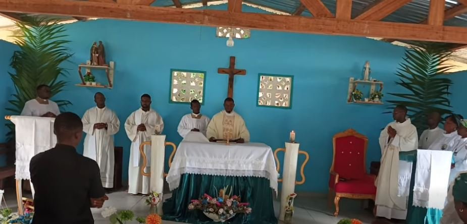 Diocèse d&rsquo;Oyem /célébration du sacrement de baptême et messe d’action de grâce à la chapelle Saint Pierre Canisus