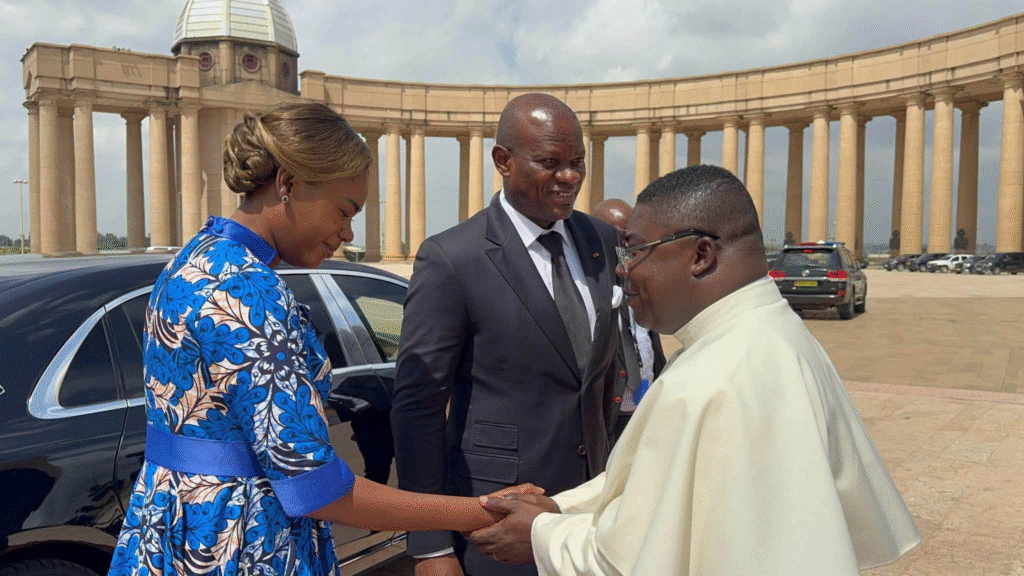 Le Chef de l’Etat gabonais en visite à la basilique Notre-Dame de la Paix de Yamoussoukro