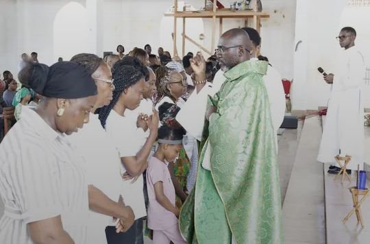 Célébration d&rsquo;une messe d&rsquo;action de grâce à la paroisse Saint-Christophe d&rsquo;Okala
