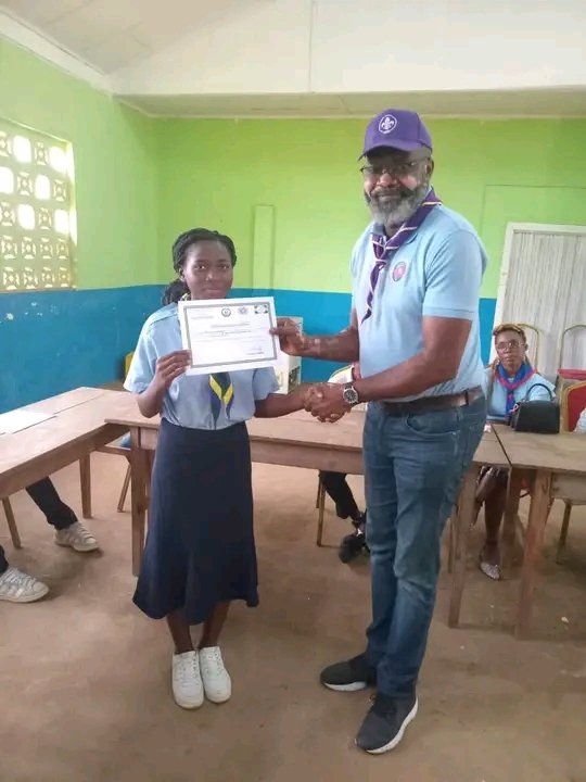 Remise des attestations de participation au Jamborée nationale à la paroisse Saint-Martin de Mouila