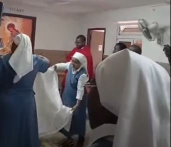 Célébration eucharistique et rituel de fermeture de la communauté des religieuses trinitaires à la paroisse Saint-Pierre