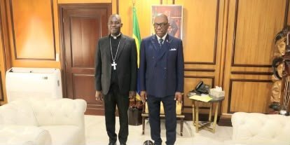 Monseigneur KISITO RELWENDÉ OUEDRAOGO en sa qualité de nouveau noce apostolique reçu en audience par ALEXANDRE BARRO CHAMBRIER, vice président de la république