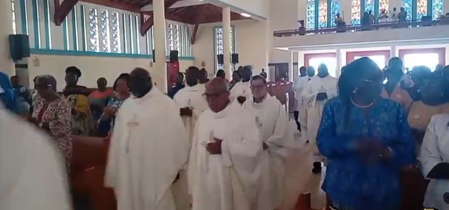 Célébration d’une messe de rentrée scolaire des établissements du diocèse de Libreville.