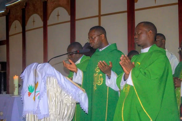 Diocèse d&rsquo;Oyem /deux nouveaux vicaires présentés à saint-joseph de Mitzic