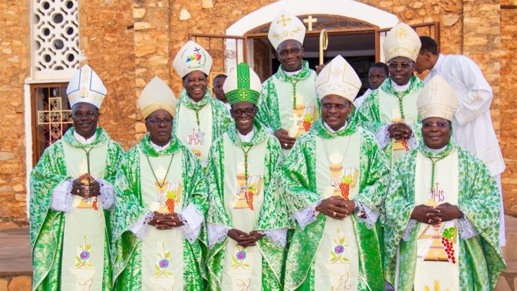 Au Bénin, les évêques alertent sur les maux qui ruinent la paix sociale.